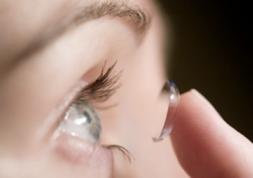 Comment choisir entre les lentilles toriques souples et rigides ?